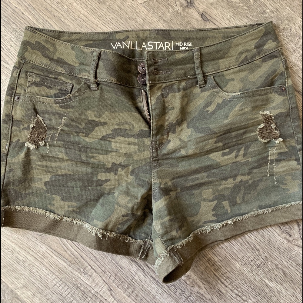 Ladies Mid Rise Camouflage Shorts~size 11~